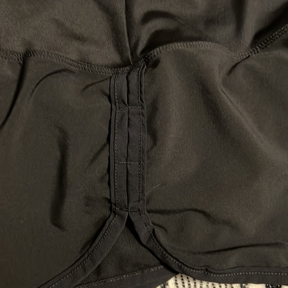 ASICS shorts. - Picture 3 of 4